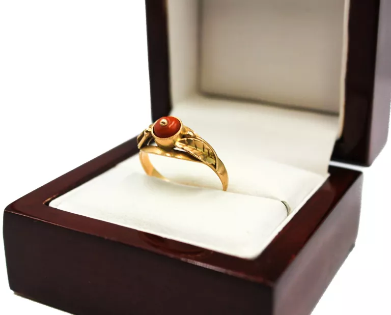 zloty-pierscionek-z-koralem-272-g-pl-zygmunta-starego-17-sc-grodzisk