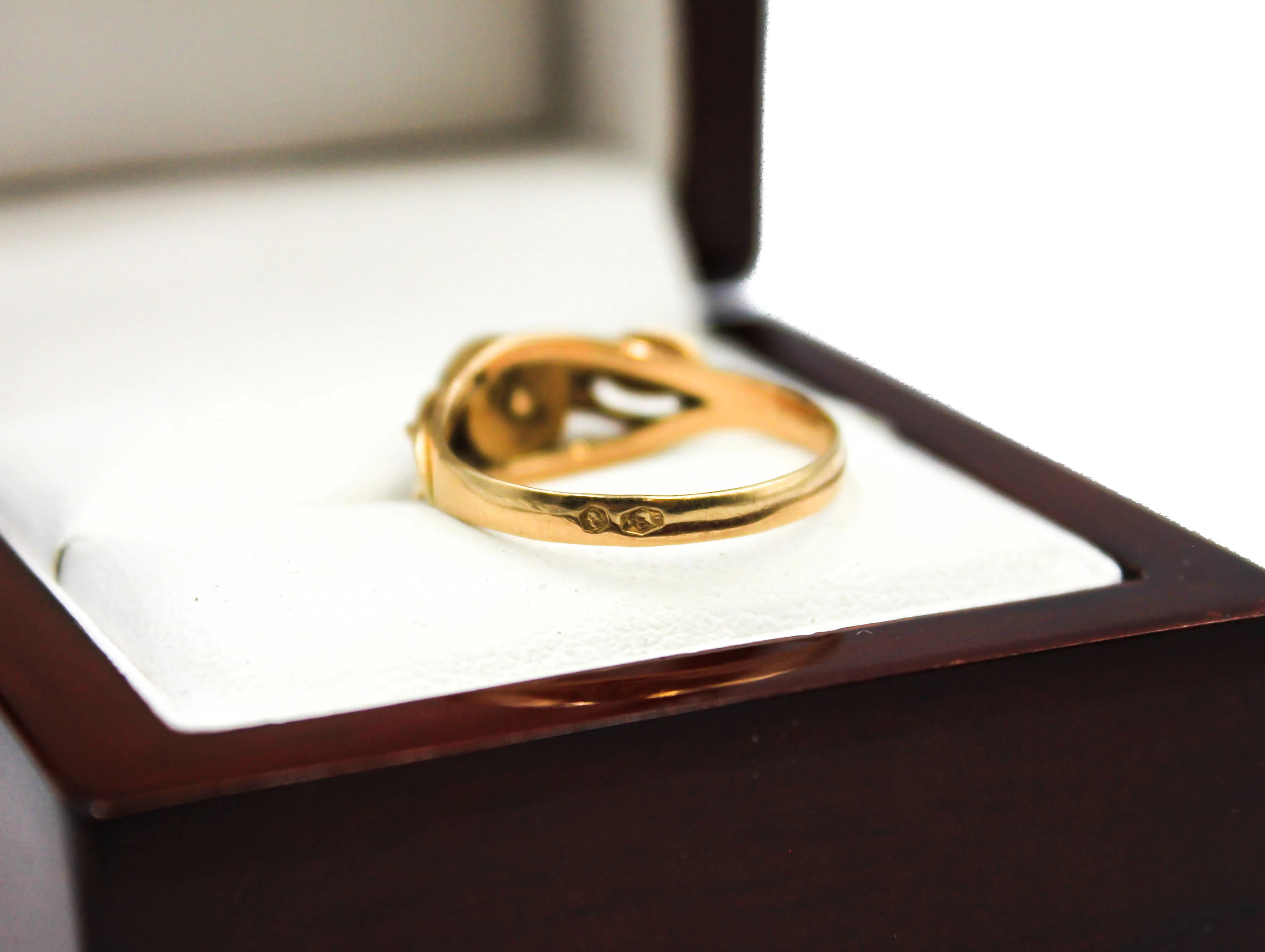 zloty-pierscionek-z-koralem-272-g-material-zloto