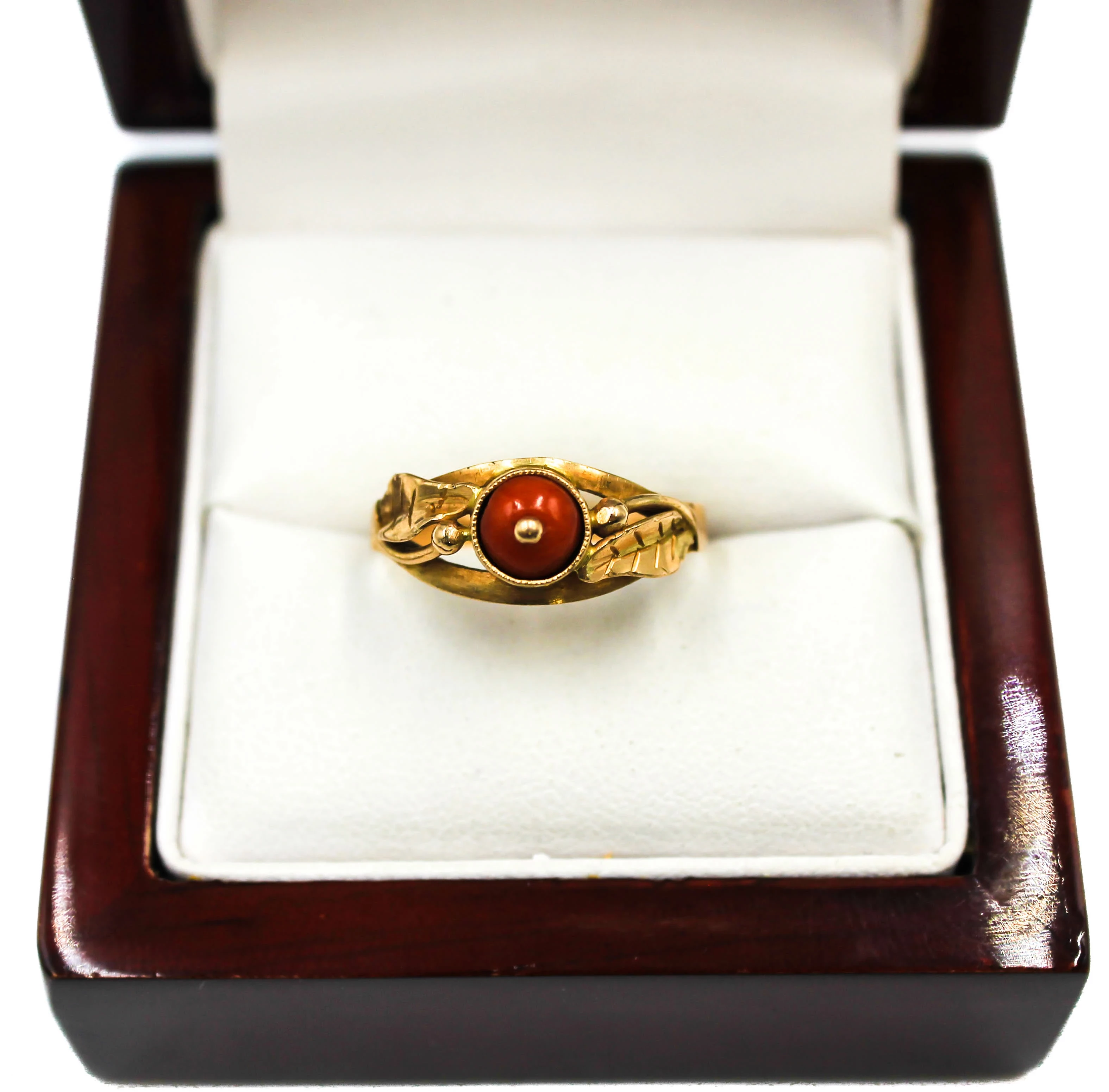 zloty-pierscionek-z-koralem-272-g-stan-uzywany