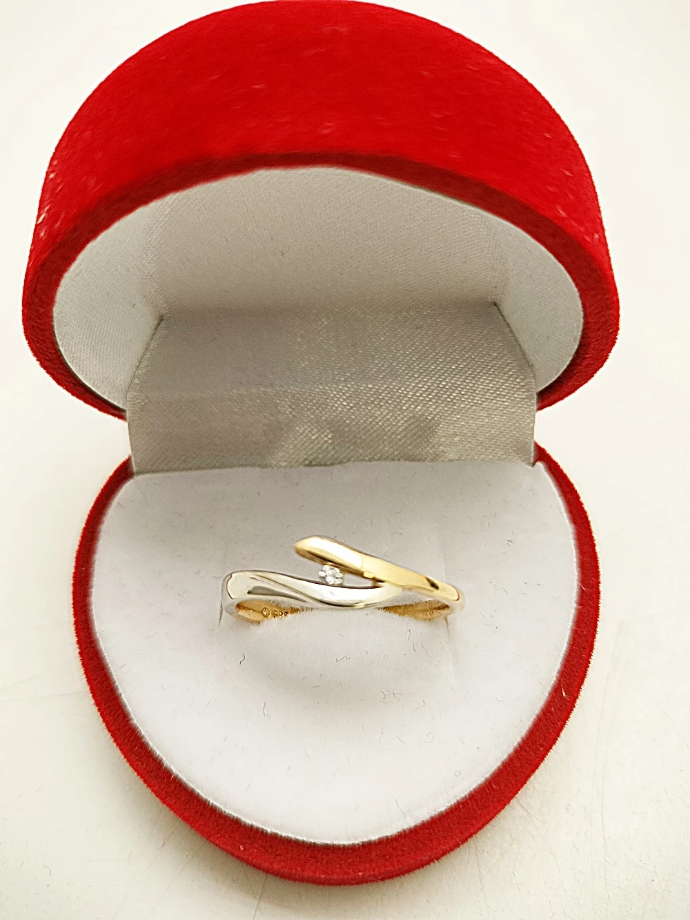 wyjatkowy-zloty-pierscionek-z-brylantem-002ct-material-15835-2