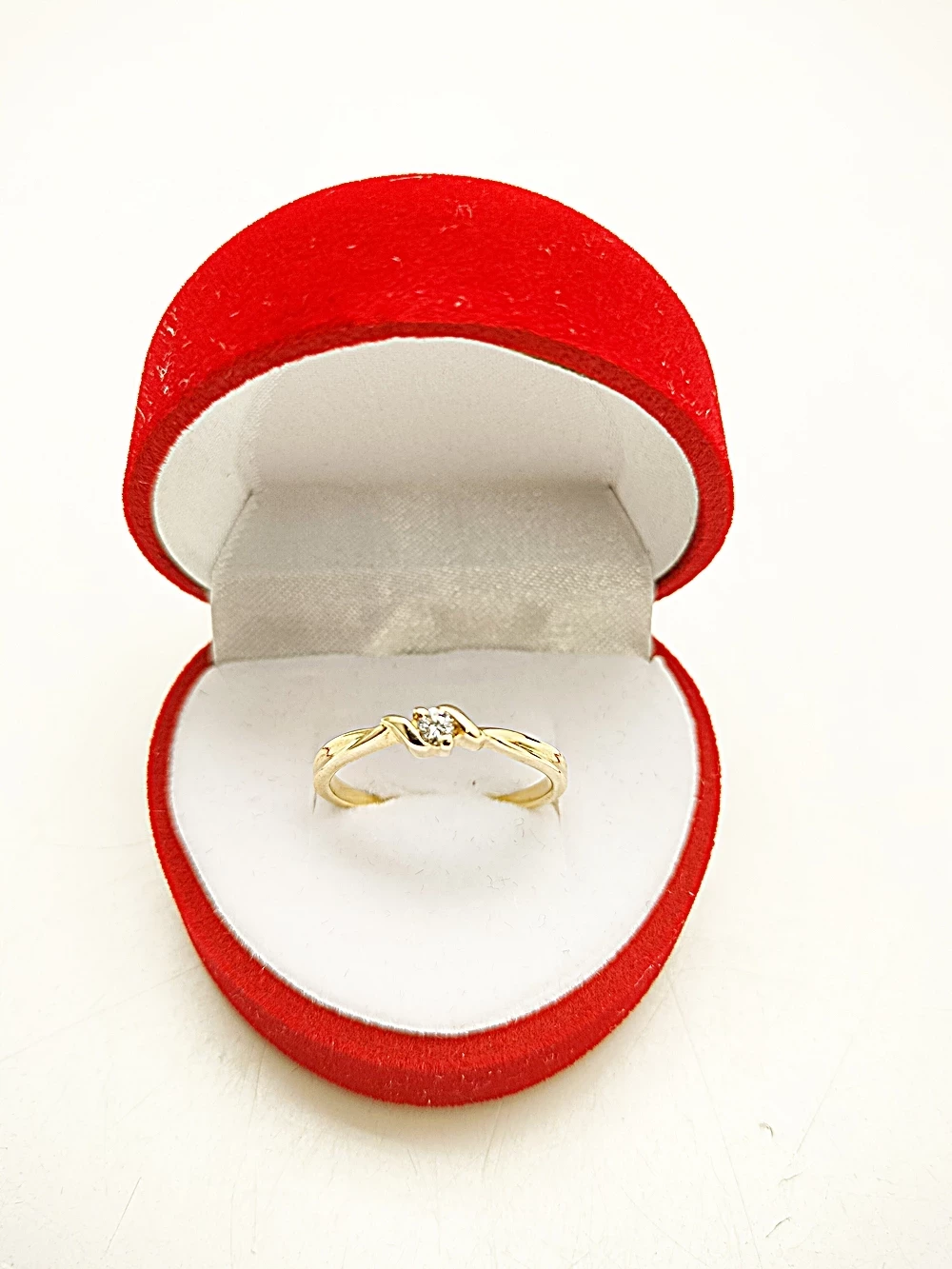 czarujacy-zloty-pierscionek-z-brylantem-006ct-stan-11323-2