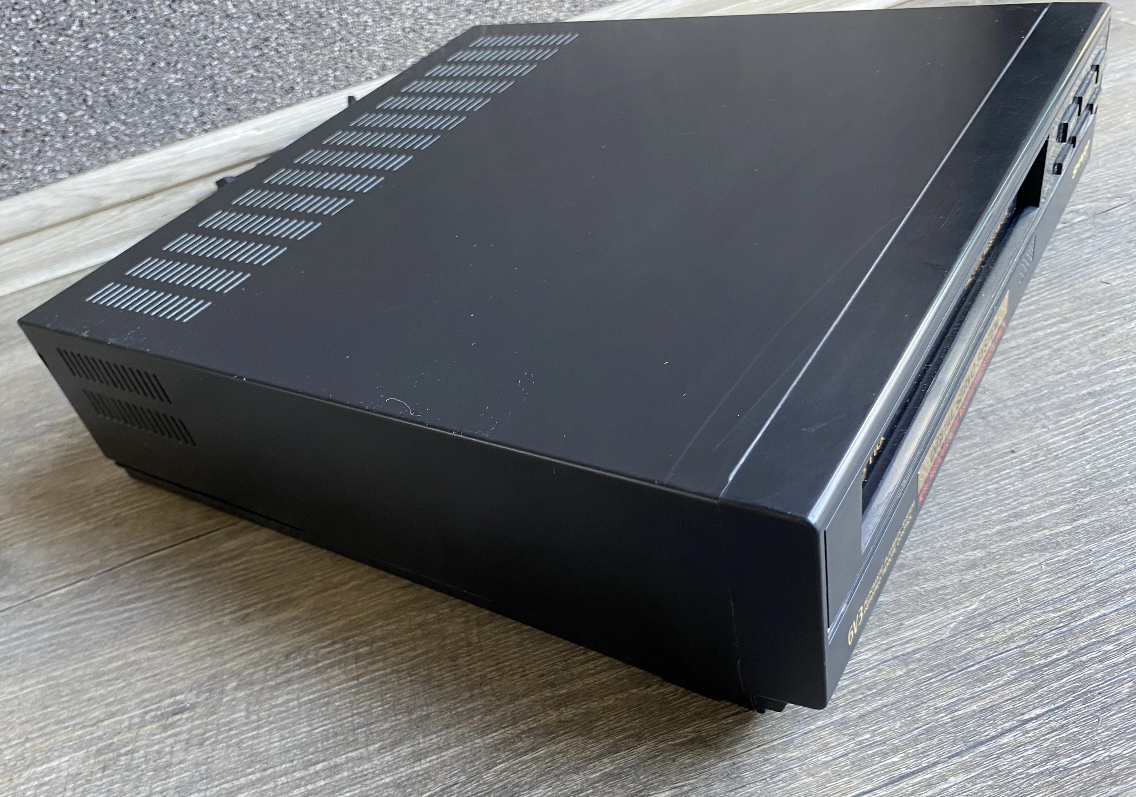 magnetowid-sharp-vc-6v3-stan-uzywany