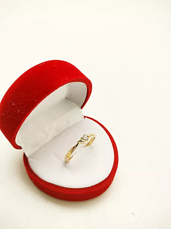 czarujacy-zloty-pierscionek-z-brylantem-006ct-rodzaj-2205-2