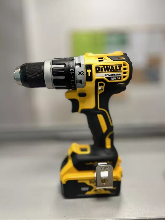 DEWALT WKRĘTARKA UDAROWA BEZSZCZOT. DCD796P1 5.0AH /DCB1104