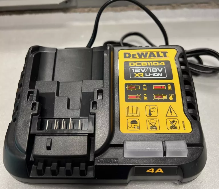 DEWALT WKRĘTARKA UDAROWA BEZSZCZOT. DCD796P1 5.0AH /DCB1104