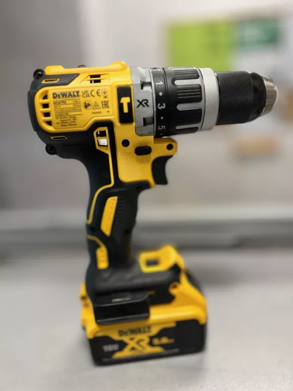 DEWALT WKRĘTARKA UDAROWA BEZSZCZOT. DCD796P1 5.0AH /DCB1104