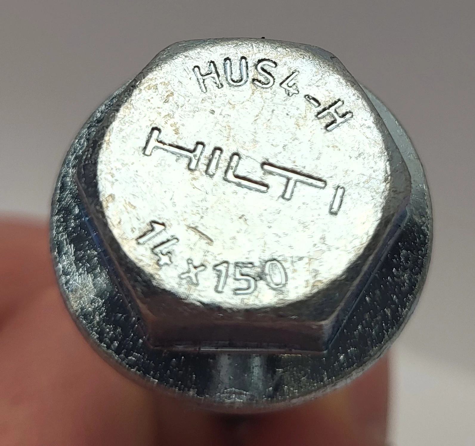 kotwa-wkrecana-hilti-hus4-h-14x150-mm-856535-16-szt-stan-opakowania-otwarte