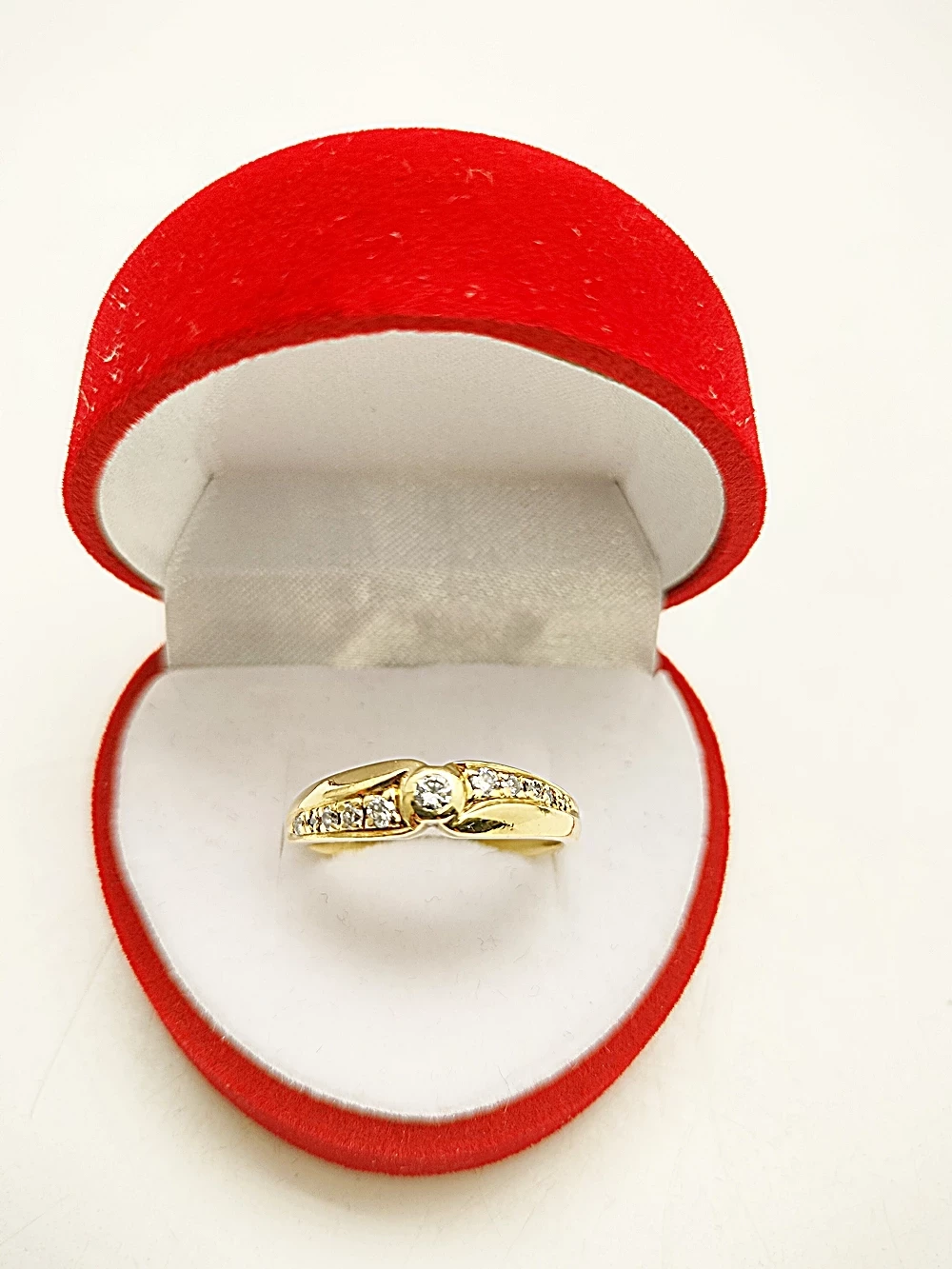 olsniewajacy-zloty-pierscionek-z-brylantem-022ct-material-15835-2