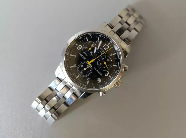 zegarek-tissot-t461-na-bransolecie-mechanizm-kwarcowy