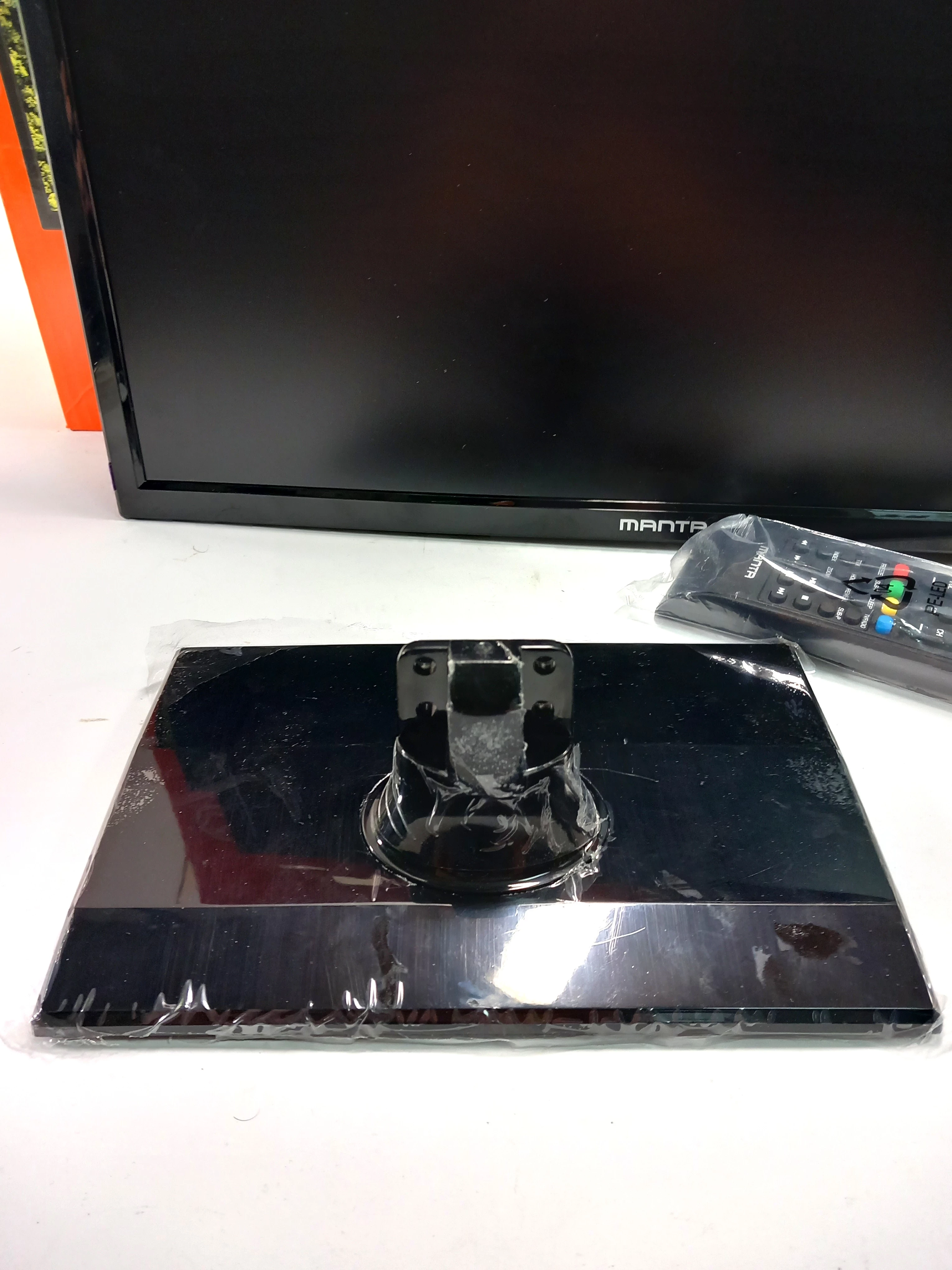 gangsterski-telewizor-19-cali-dvb-t2hevc-12v-manta-19lhn123d-igla-kod-producenta-19lhn123d