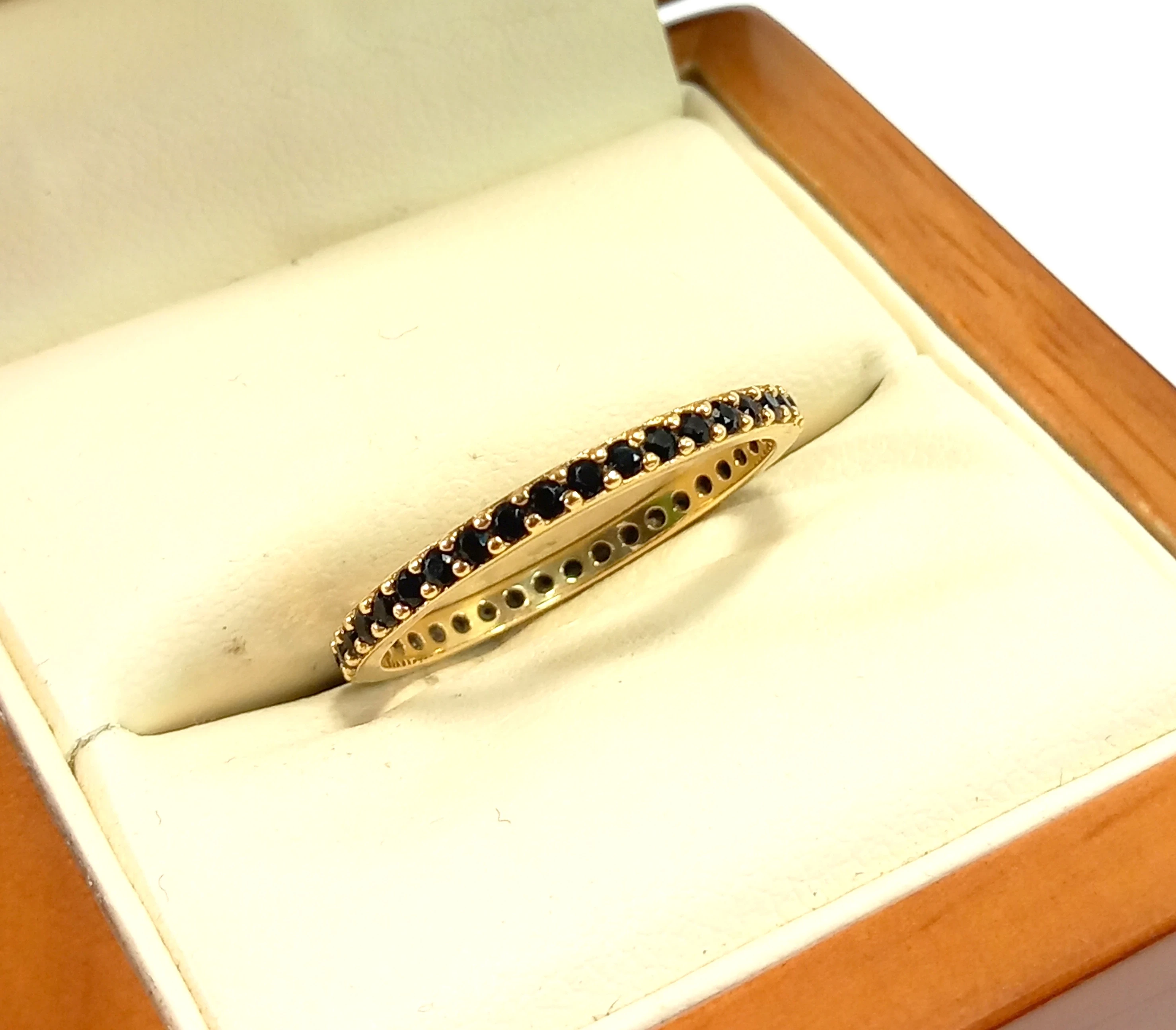 zlota-obraczka-pierscionek-z-czarnymi-cyrkoniami-pr-585-rozmiar-19-stan-nie-wymaga-renowacji