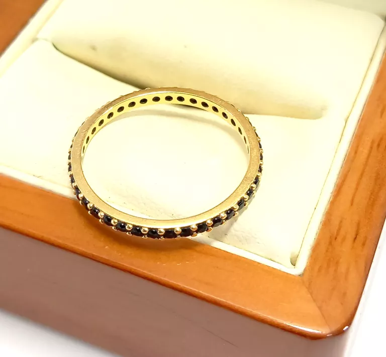 zlota-obraczka-pierscionek-z-czarnymi-cyrkoniami-pr-585-rozmiar-19-kamienie-z-cyrkonia