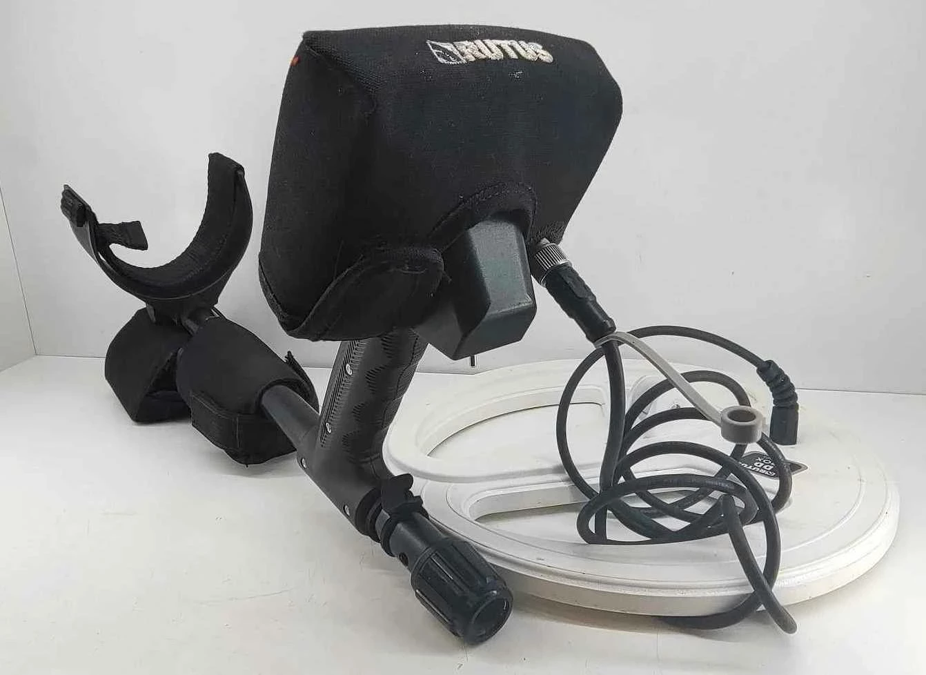 detektor-wykrywacz-metali-rutus-atrex-29dd-biala-cewka-ean-gtin-5904506917044