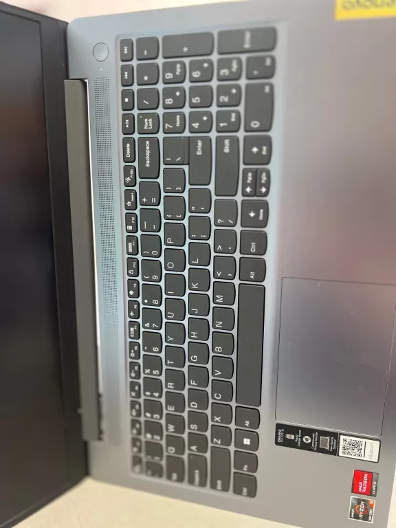 LAPTOP LENOVO IDEAPAD SLIM 3 15AMN8/PUDEŁKO