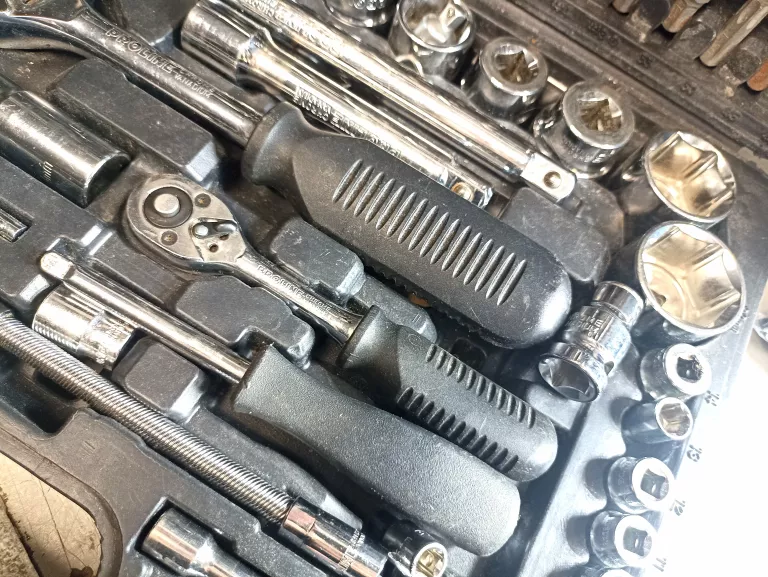 zestaw-kluczy-nasadowych-proline-first-48794-liczba-elementow-w-zestawie-94