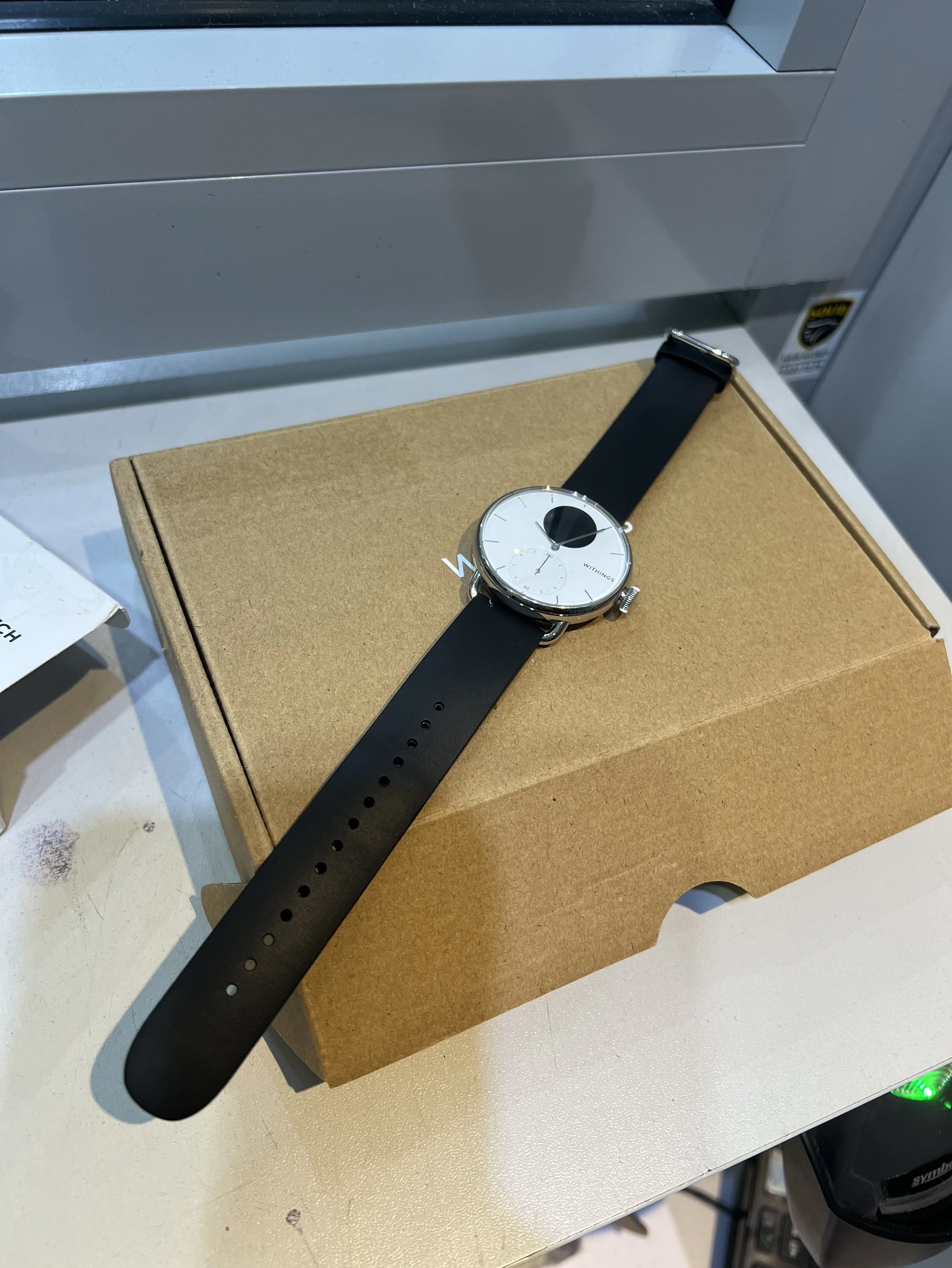 smartwatch-withings-scanwatch-czarny-38-mm-igla-ean-gtin-3700546706400