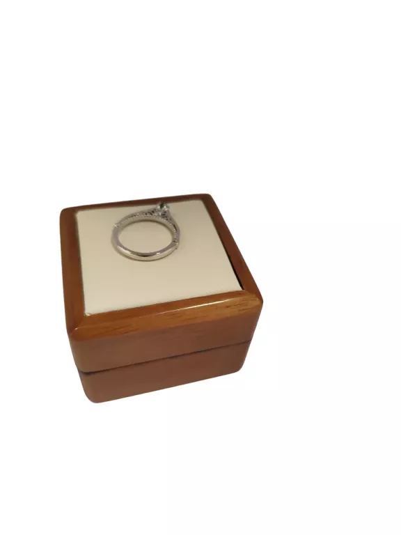 zloty-pierscionek-z-brylantami-i-szmaragdem-585-340g-r-135-marka-248811-958954