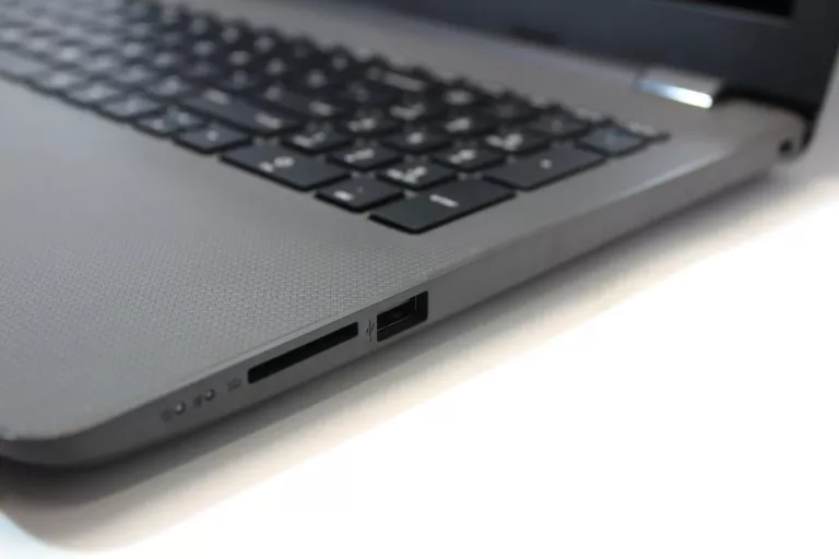 LAPTOP HP 255 G6 AMD A6/4GB/1TB/RADEON R4