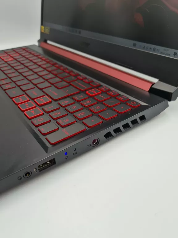 laptop-acer-nitro-5-n18c3-i5-8gb-512gb-ssd-gtx-1050-przekatna-ekranu-1560