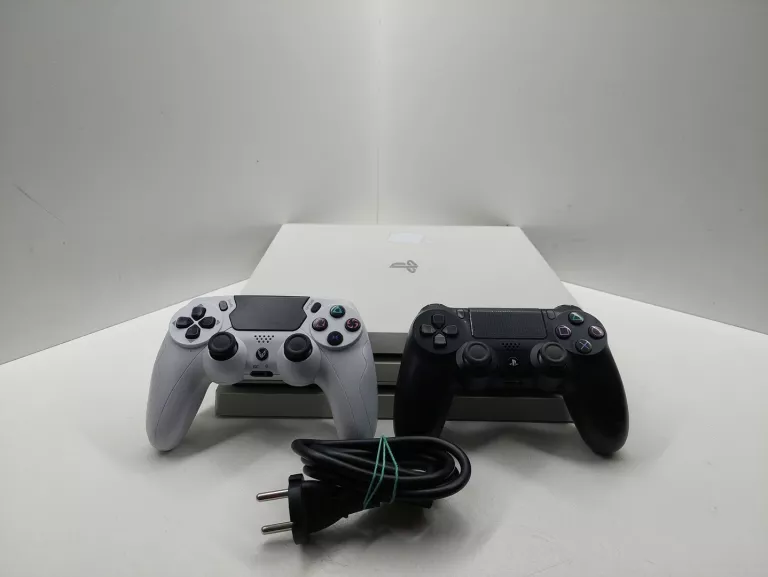 KONSOLA PS4 PRO + 2 PADY