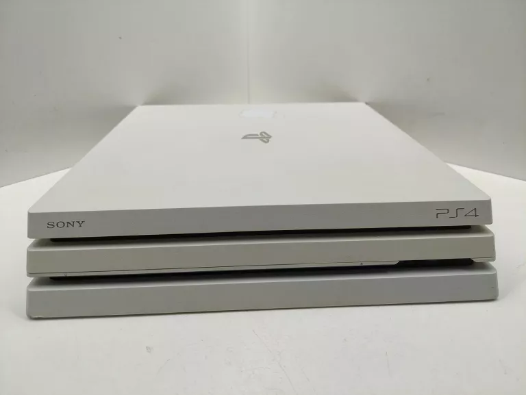 KONSOLA PS4 PRO + 2 PADY