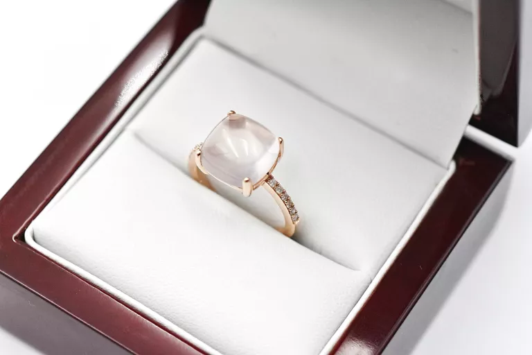 ZJAWISKOWY ZŁOTY  PIERŚCIONEK Z RÓŻOWYM KWARCEM 375  2,84G R10