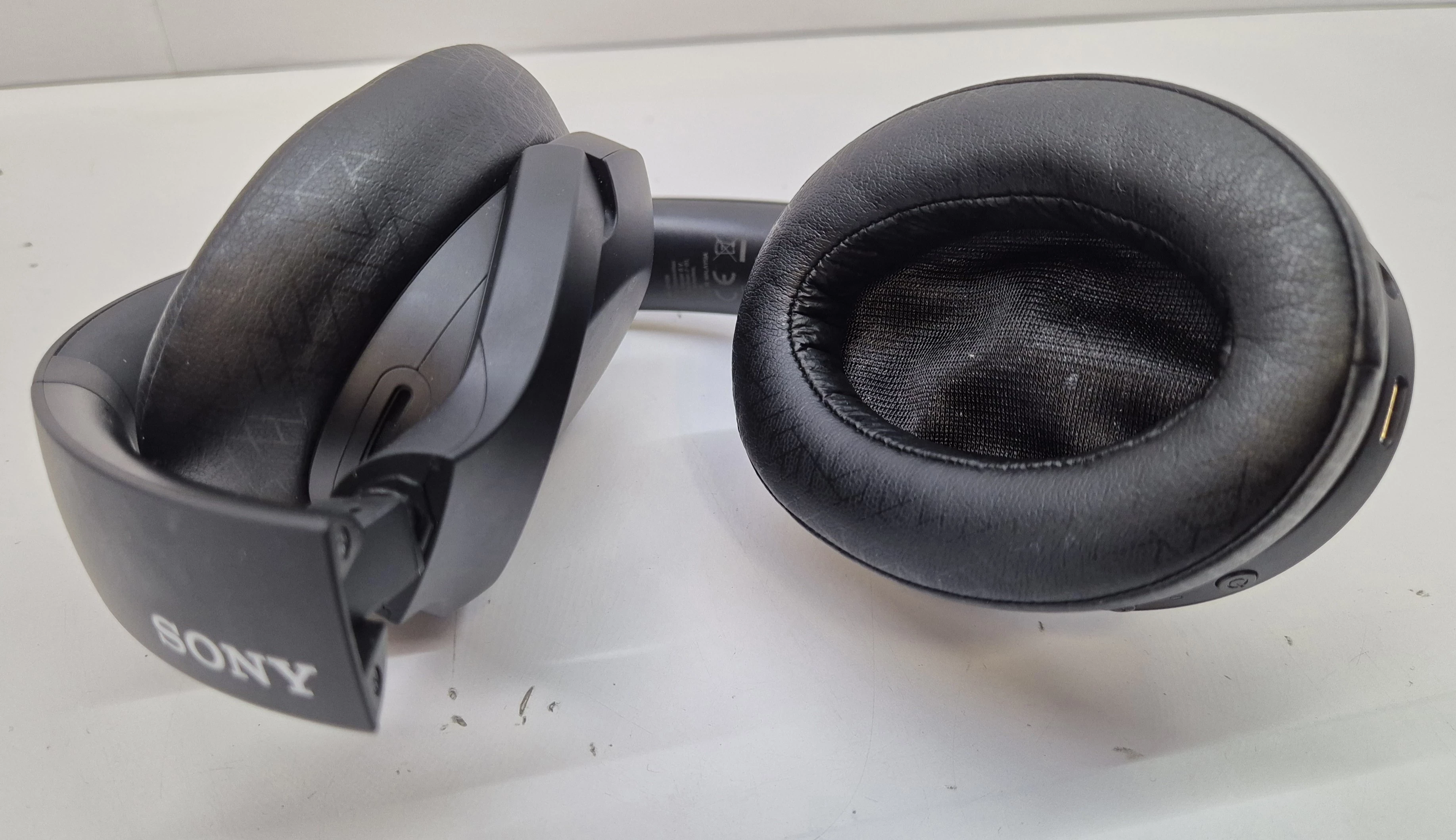 sluchawki-sony-wh-h910n-transmisja-sygnalu-bluetooth