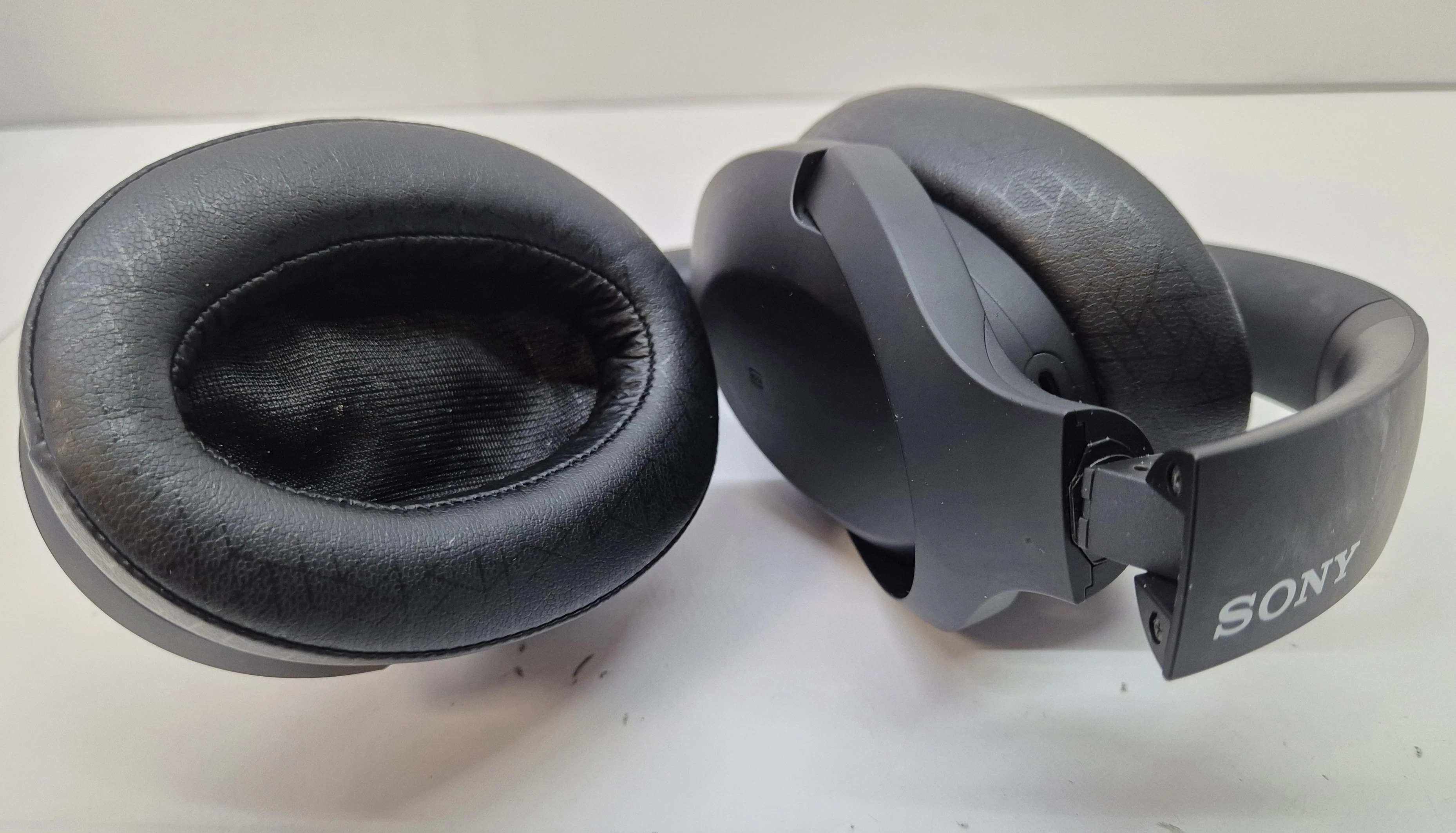 sluchawki-sony-wh-h910n-rodzaj-sluchawek-nauszne