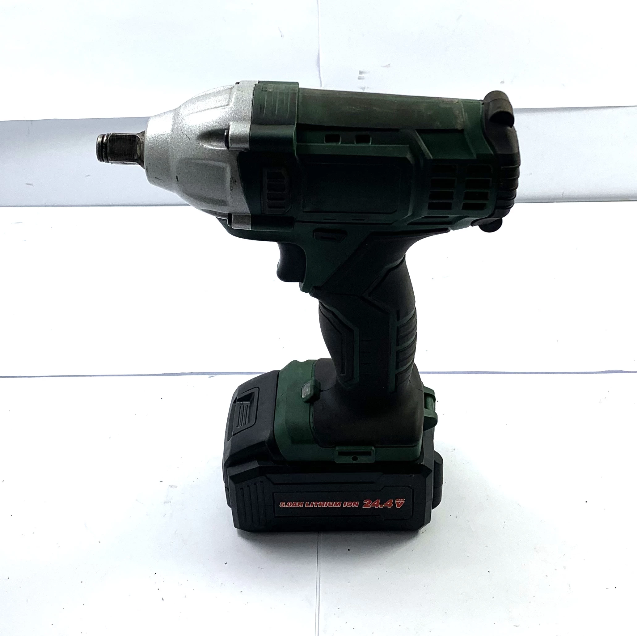 klucz-udarowy-boxer-sr-023-24v-2x-aku-ladowarka-walizka-stan-uzywany