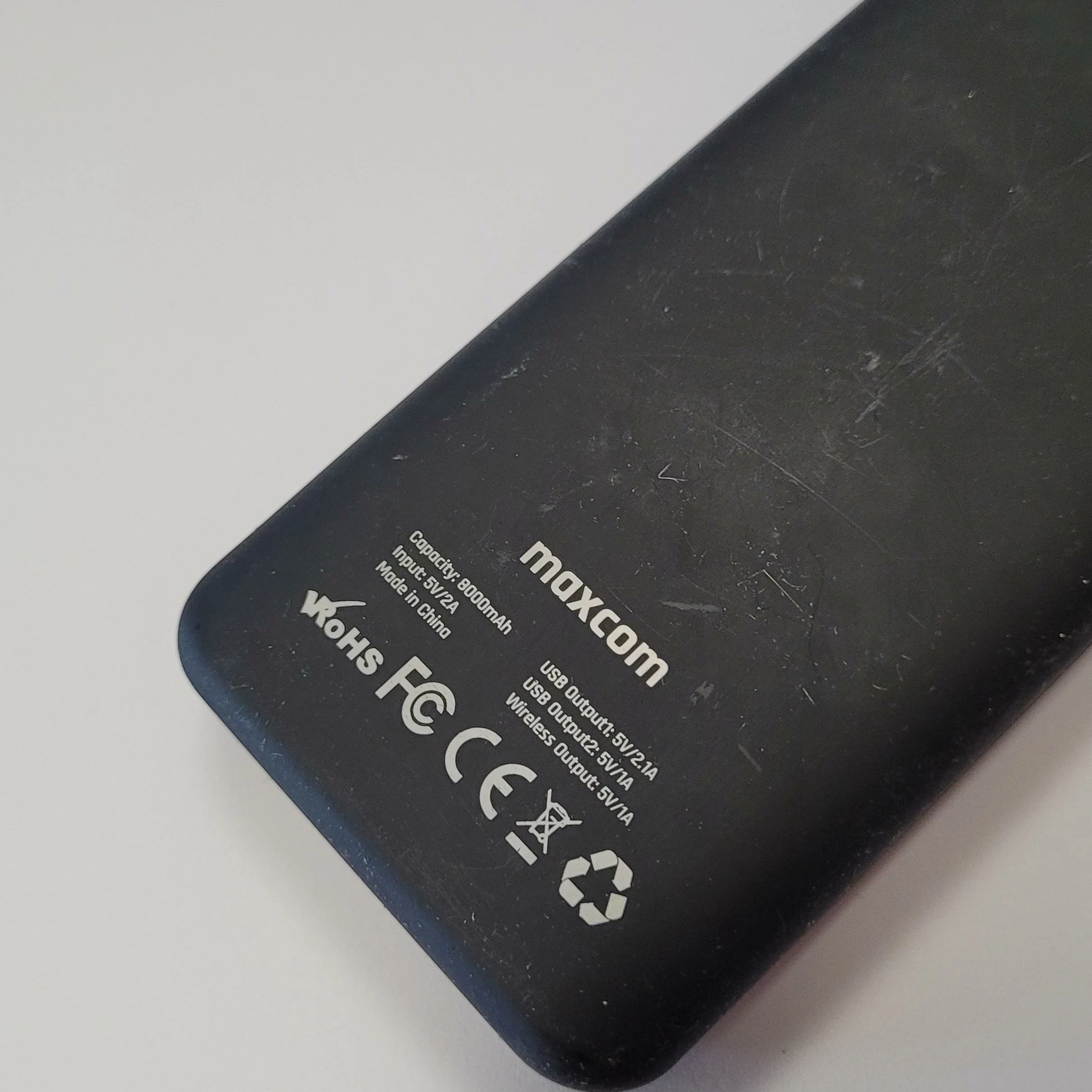 powerbank-maxcom-indukcyjny-stan-uzywany