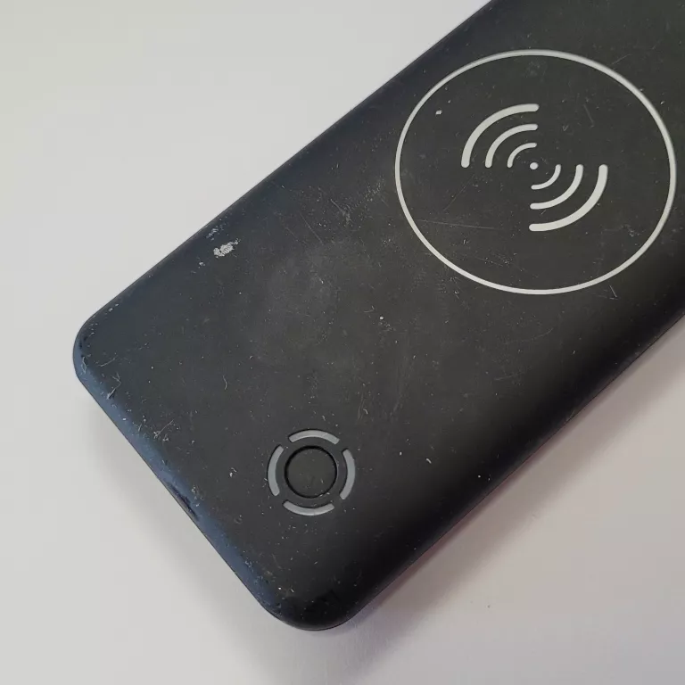 powerbank-maxcom-indukcyjny-pojemnosc-akumulatora-8000