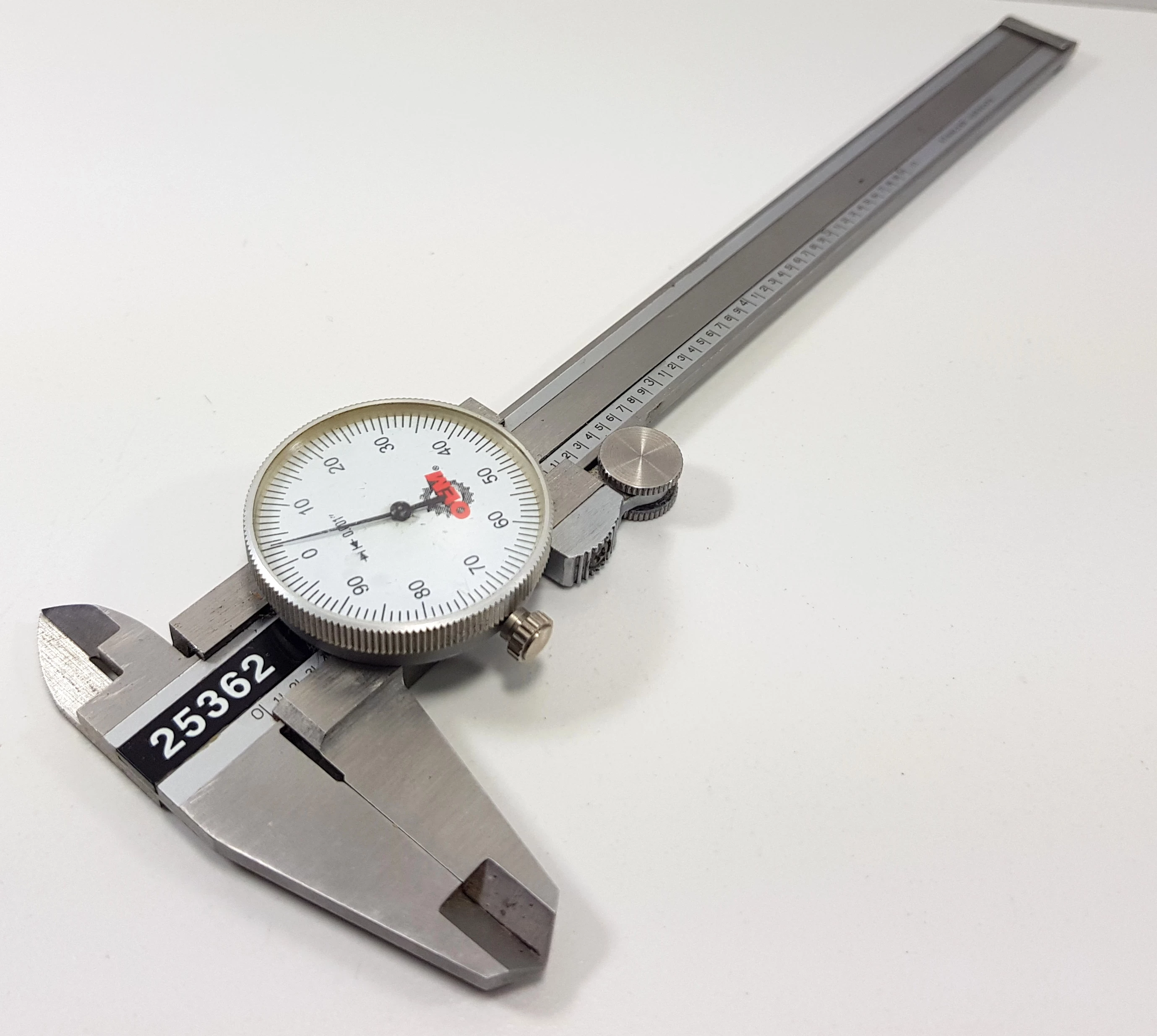 suwmiarka-z-czujnikiem-zegarowym-stan-uzywany