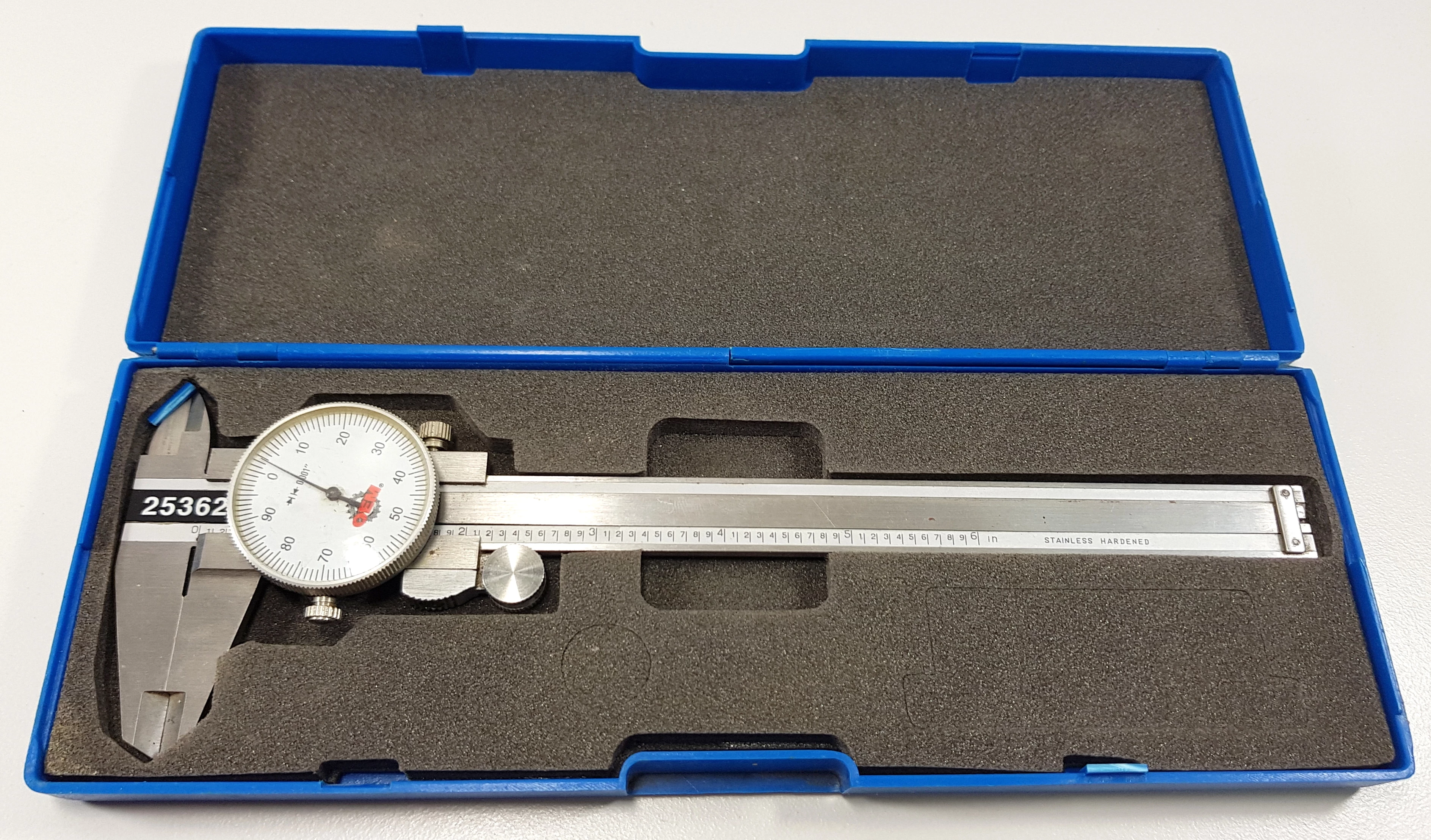 suwmiarka-z-czujnikiem-zegarowym-ak-11-elk