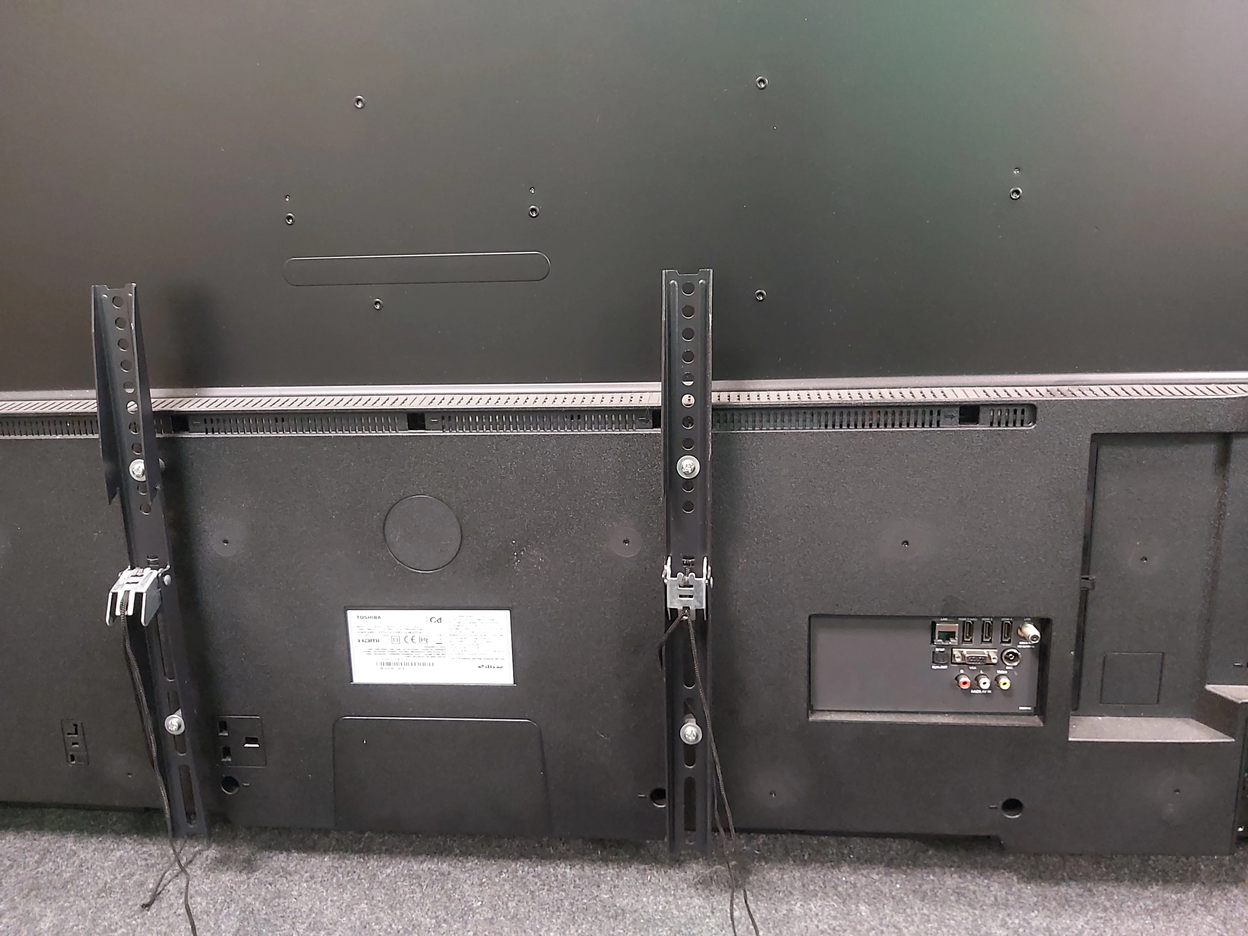 okazja-telewizor-65-cali-led-toshiba-65ua2063dg-65-4k-uhd-czarny-pilot-przekatna-ekranu-cale-65