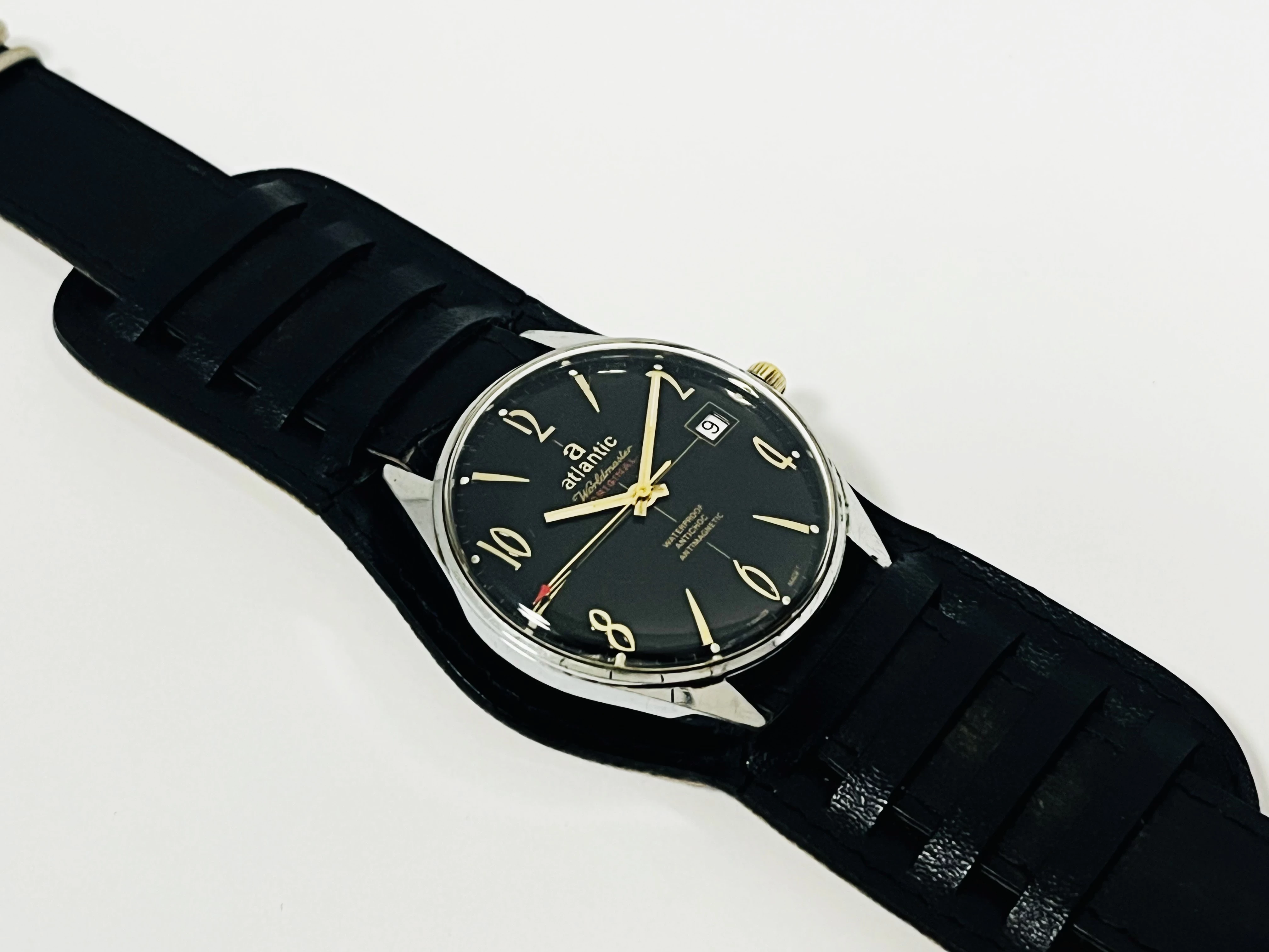 zegarek-atlantic-worldmaster-original-61660-ksztalt-koperty-okragla