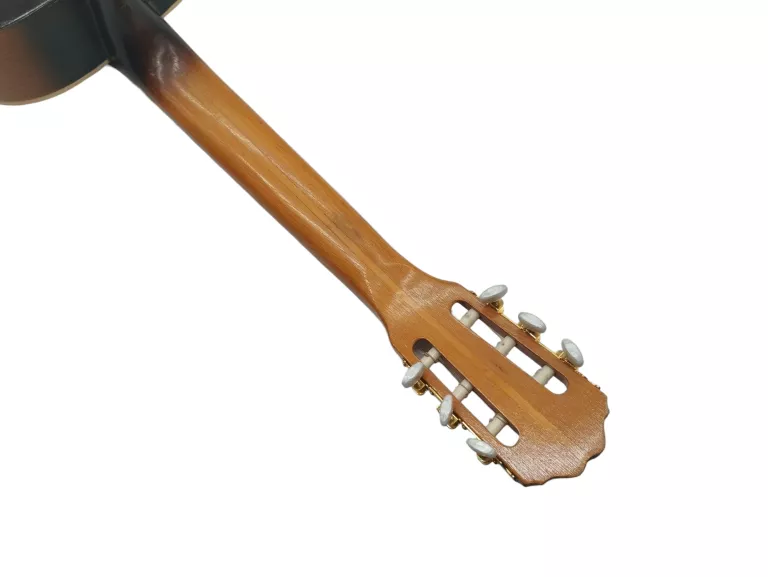 gitara-klasyczna-44-defil-marka-bez-marki