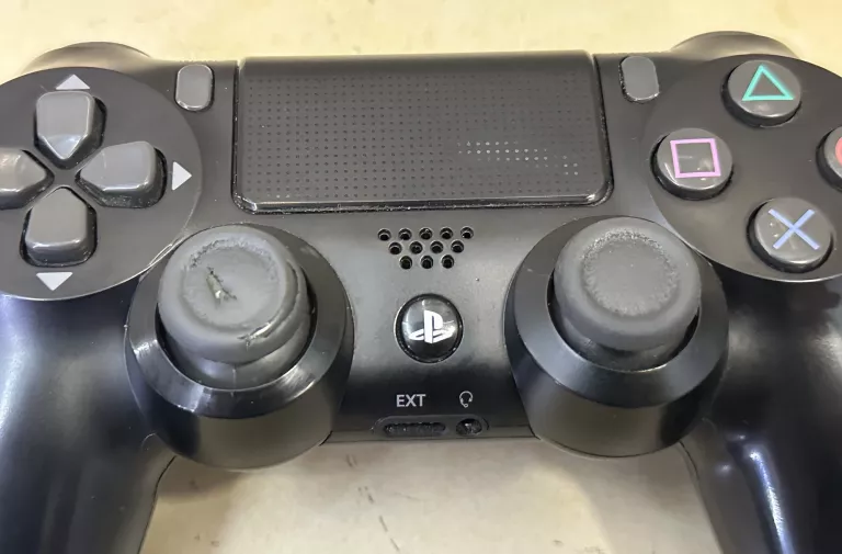 KONSOLA PLAYSTATION 4 PRO 1TB BLACK (CUH-7216B) + PAD/KONTROLER - KOMPLET