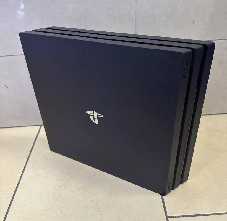 KONSOLA PLAYSTATION 4 PRO 1TB BLACK (CUH-7216B) + PAD/KONTROLER - KOMPLET