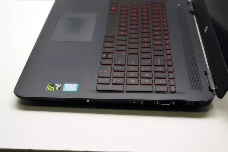 LAPTOP HP OMEN 15-AX200NW 8GB RAM / I5-7300 / GEFORCE GTX 1050