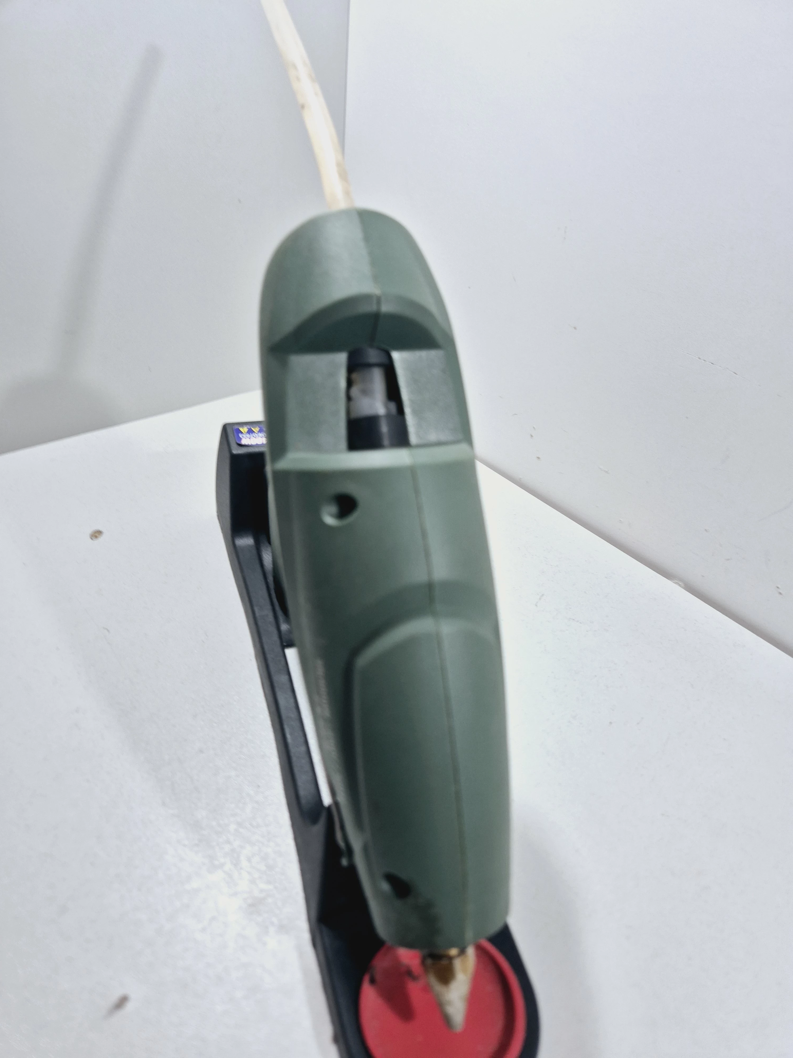 pistolet-do-kleju-dedra-ded7553-112-200-c-marka-dedra