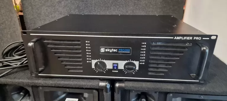WZMACNIACZ SKYTEC PRO1000 + KOLUMNY AUNA X2