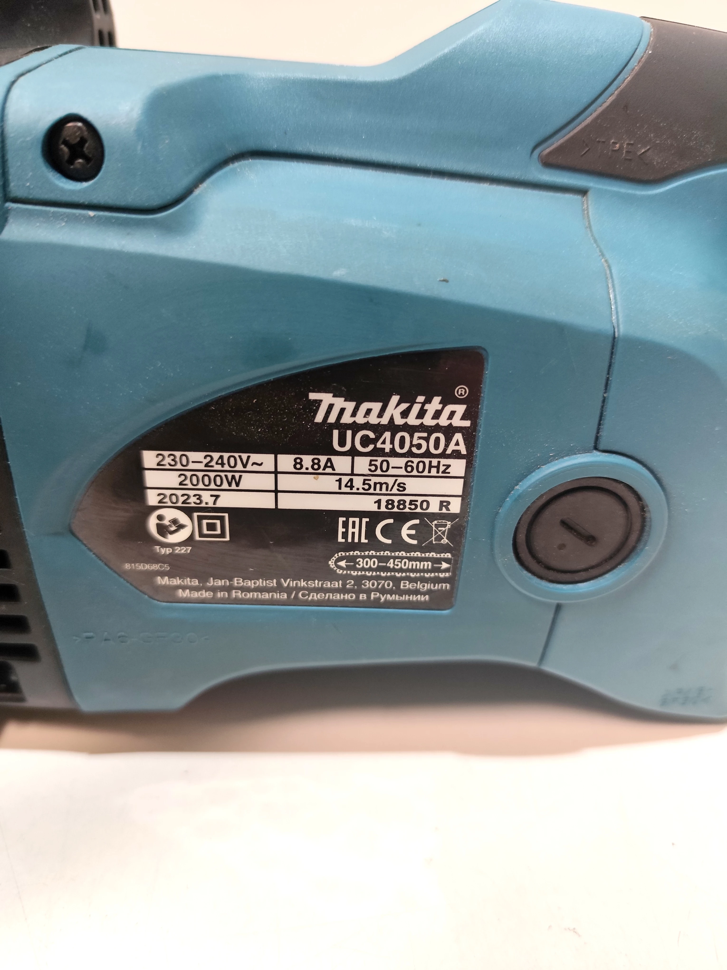 pila-elektryczna-makita-uc4050a-zasilanie-sieciowe