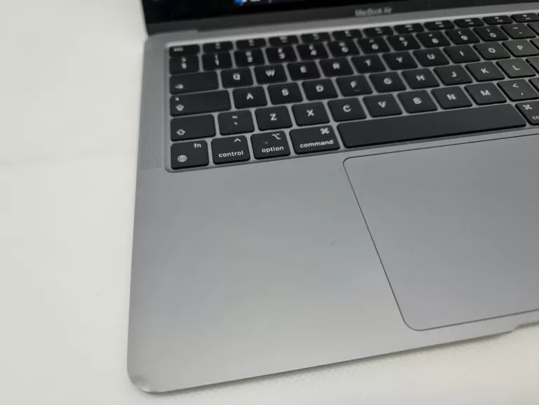APPLE MACBOOK AIR M1/8GB/256GB SSD