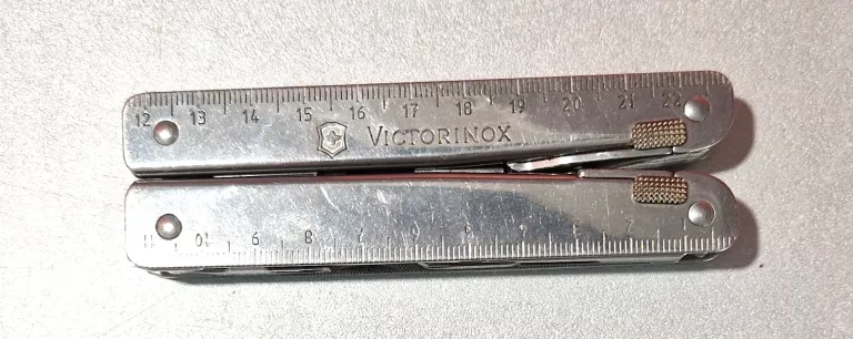 scyzoryk-victorinox-swisstool-stan-uzywany