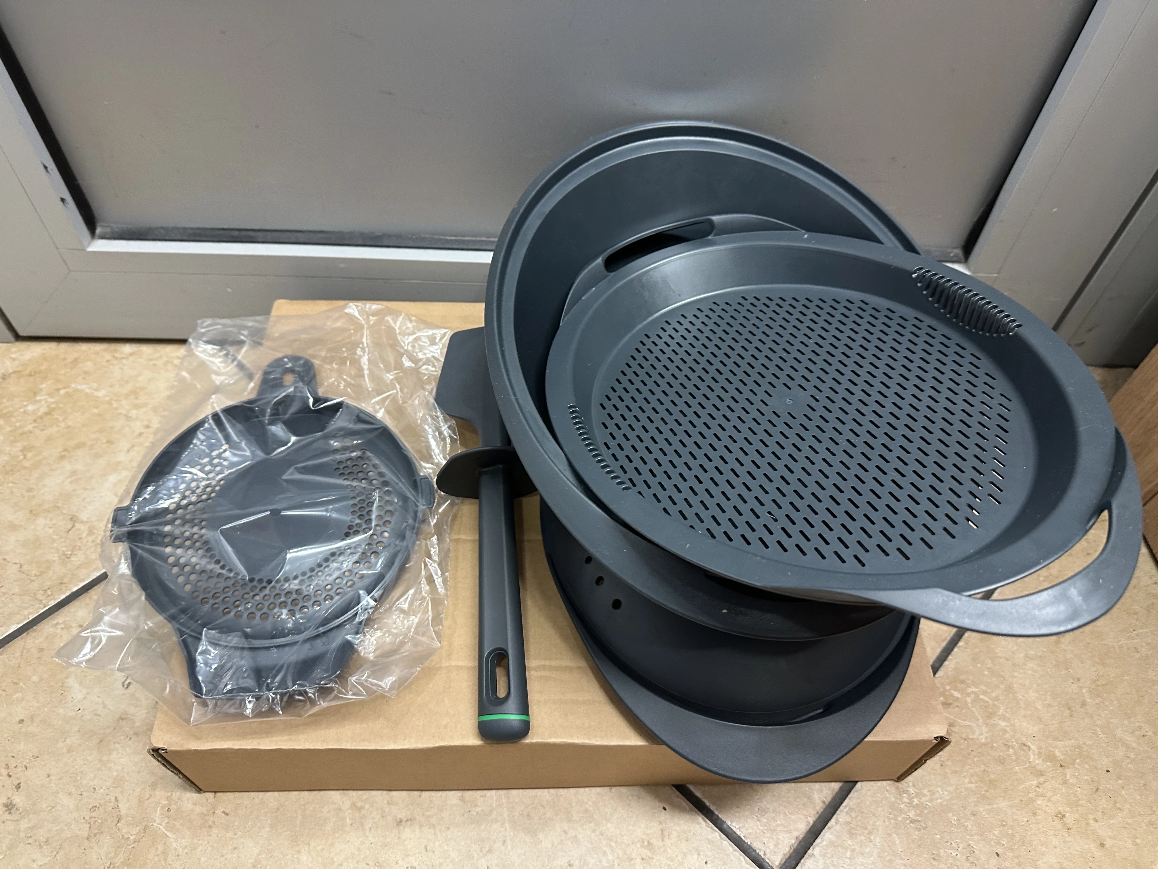 robot-kuchenny-vorwerk-thermomix-tm6-bialy-stan-igla-funkcje-206850-1