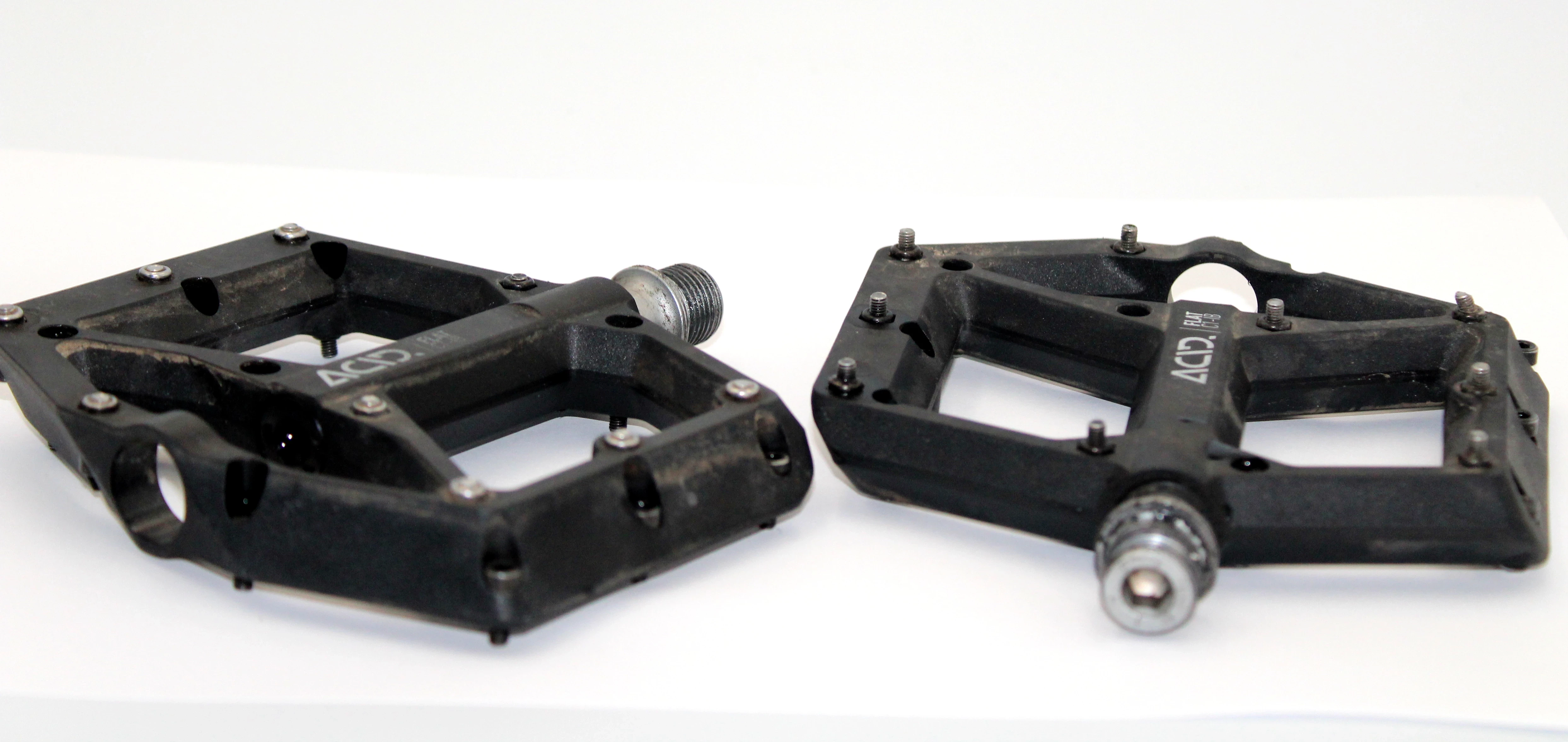 pedaly-platformowe-cube-acid-flat-c1-ib-czarne-stan-uzywany