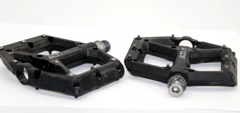pedaly-platformowe-cube-acid-flat-c1-ib-czarne-stan-uzywany