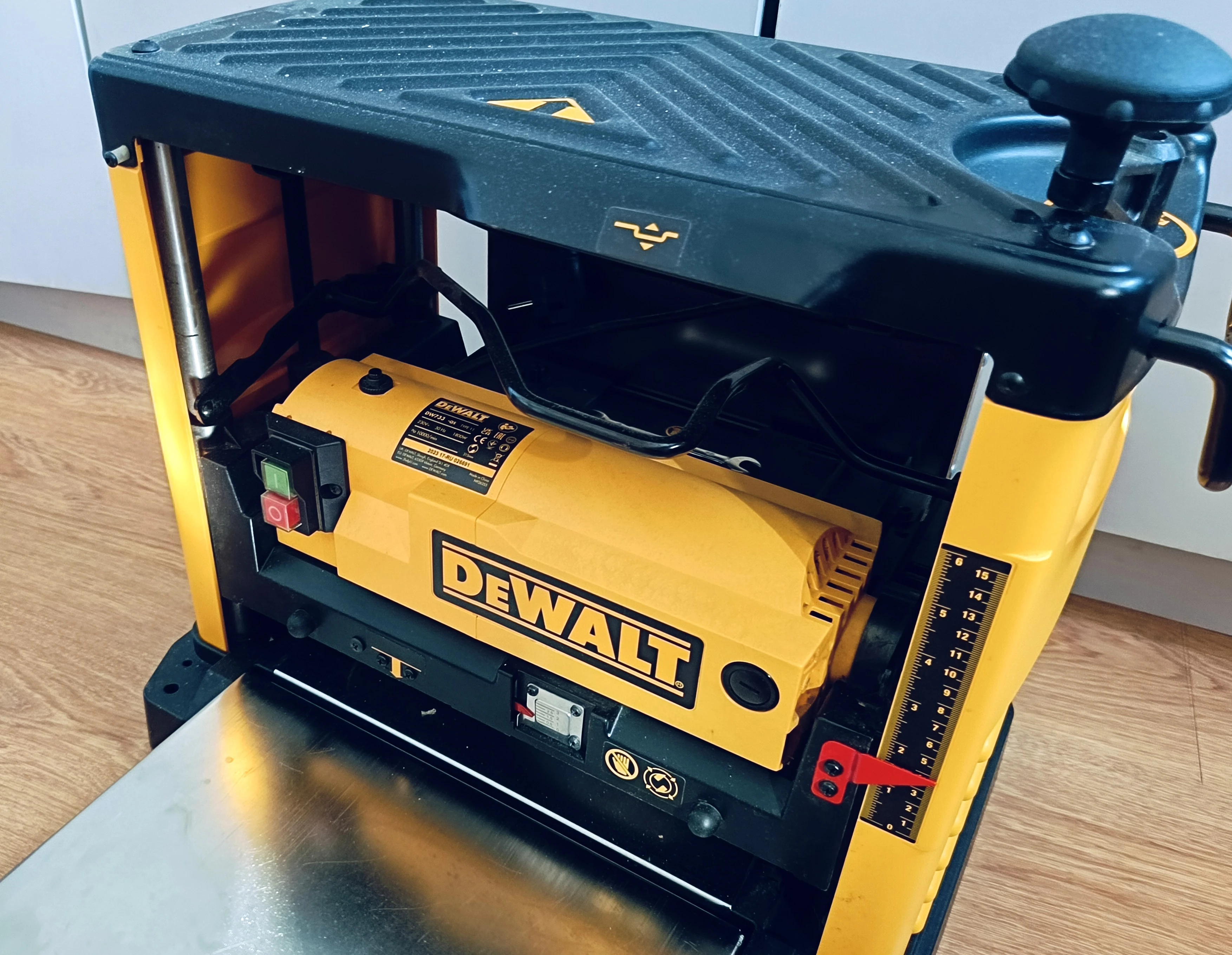 strugarka-grubosciowka-dewalt-dw733-stan-uzywany