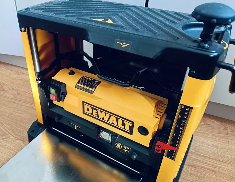 STRUGARKA GRUBOŚCIÓWKA DEWALT DW733