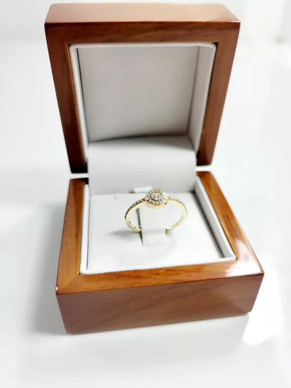 zloty-pierscionek-z-cyrkoniami-585-150g-r13-material-15835-2